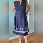 Sachin + Babi | NWT CHRISTINA NAVY FLORAL LINEN EMBROIDERED DRESS SIZE 10 Photo 2
