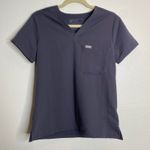 FIGS NWT Technical Collection Catarina One Pocket Scrub Top Women's XS Gray Photo 0