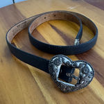 Justin Boots Justin black top grain cowhide heart buckle belt size 28 Photo 0