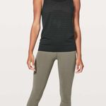 Lululemon Breeze by Muscle Tank II Black Size 4/6 Top Perforated Seamless VEUC Photo 2
