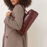 ASOS - burgundy patent faux leather elongated shoulder bag Photo 2