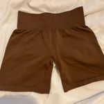 NVGTN Caramel Solid Seamless Shorts Photo 2