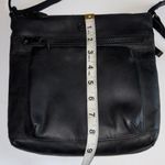 COCHOA BRAND BLACK LEATHER CROSSBODY 3 ZIP POCKETS OUTSIDE OF BAG PRELOVED Photo 6