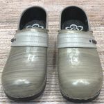 Sanita Gray Patent Leather Clogs Slip Resistant Nurse Shoes Size EU 37 US6.5 Gray Photo 2