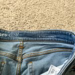 Vineyard Vines Denim Jean Shorts Women's Size 2 Light Wash Frayed Raw Hem Photo 2