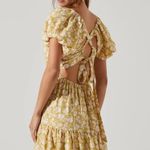 ASTR  the Label Bubble Sleeve Floral Tiered Midi Dress Photo 2