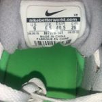 Nike  Women's Zoom Winflo 2 Running Shoe Size 9 White/Metallic Silver/Pink/Green Photo 6