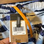 The North Face Class V Pathfinder Navy and White Athletic Hiking Shorts NWT Photo 2