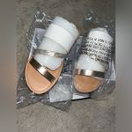 Qupid NEW Bling Low Platform Flat Metallic Crocodile 3 Banded Sandals Size 7 Photo 3