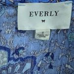 Everly  blue and white boho split back crop top size small Photo 4