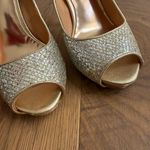 Badgley Mischka  Humbie II Glitter Peep Toe Heel Gold Silver 9.5 Photo 4