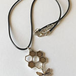 Handmade antique silver tone BEE retro vintage boho chic aesthetic necklace🐝 Photo 3