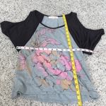 Rewind  cold shoulder floral pullover scoop neck gray pink hi low short s… Photo 3