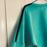 Under Armour Cropped running top NWT Photo 2