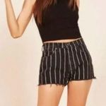 Reformation Dixie short black with white stripes.
Size 25 Photo 2