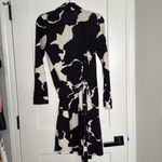 Diane Von Furstenberg  100% Silk Black and White Wrap Dress - 8 Photo 6