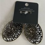 Paparazzi NEW  Way Out of Line Brass Oval Earrings Photo 1