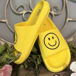 No Boundaries Smiley Face Comfy Yellow Slides Womens 8 Beach Shower Shoes Sandals Photo 3