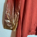 Kate & Mallory Kate &‎ Mallory Top Gold Trim Photo 3