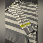 Women’s EV1 Grey And White Striped Large Pullover Lightweight Sweater. Photo 5