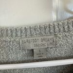 Barefoot Dreams  raglan pullover with pockets size small Photo 2