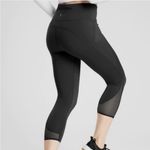 Athleta  lightning Capri in black size XS Photo 1