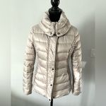 Nice flattering puffer jacket🍁🍁 Size M Photo 2