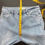 Charlie B Floral Embroidered Cuffed Light Wash Jeans Women's Size 6 Blue Photo 9