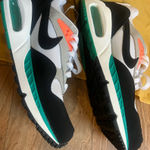 Nike  White and Black Sneakers Photo 0