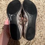Bandolino NWOT  Shimmering Silver Flats size 9 Photo 7