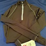 NWT women’s small Quest Performance dry Photo 1