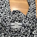 Zyia  Snow Leopard Pocket Brilliant Hi-Rise 7/8 Leggings sz 2 Athletic Activewear Photo 7