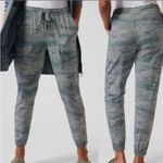 Athleta Farallon Green Camo Patterned Joggers Pants NWT Size XL Photo 1