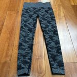 Gymshark NWOT  Adapt Camo Seamless Leggings Black Size 26 Photo 3