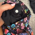 Lululemon  low rise hotty hot 4” Photo 3