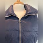 Old Navy  Unisex Navy blue zip up puffer vest Size Medium Photo 3
