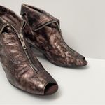 Helle Comfort Brown Booties Metallic Zipper Accent Size 6.5 Photo 1