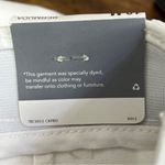 Lee  Total Freedom Size 10M Bermuda MidRise Fit White Short with Belt Loops Photo 9