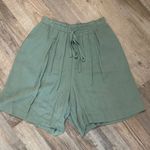 London Fog  Sage Green Women's Bermudas size S Photo 7