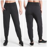 Athleta distance jogger pants black XS (fits a size 4-6) Photo 2