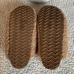 Cozy Tan IB Sherpa Fleece Slippers NWOT Sz 8 Photo 4