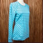 Reebok Light Blue/Navy Stripped long sleeve active top Size M Photo 1