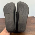 Alegria black leather clog size 39 1.5" Heel Photo 7