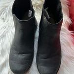 UGG  Women's Classic Ankle Chelsea Boots - Size 6 Photo 0