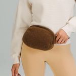 Lululemon Everywhere Belt Bag
Fleece Photo 0