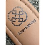 Daisy Fuentes   OMARI FLAT SANDAL WOMENS SZ 9M Flats BLACK MADALLION Photo 5