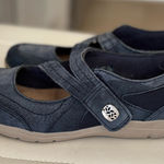 Earth Origins  Tiffany Woman's Mary Jane‎ Suede Comfort Sport Shoe Size 7.  Blue Photo 0