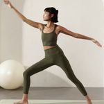 Athleta  SALUTATION STASH HIGH RISE 7/8 TIGHT ASPEN OLIVE SIZE SMALL A3 Photo 0