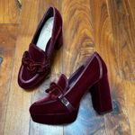 Vince Camuto  Gathie platform loafer clog in red velvet with chunky chain 8.5 Photo 2