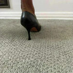 Manolo Blahnik  Fiorix Suede Cut-Away Pumps 38 1/2 color black . Photo 7